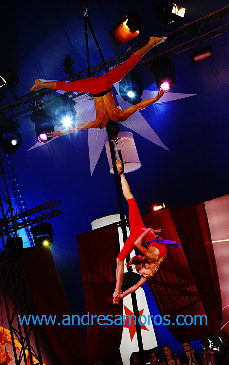 Almudena Cid y Roberto Garca en Circus por Andrés Amorós