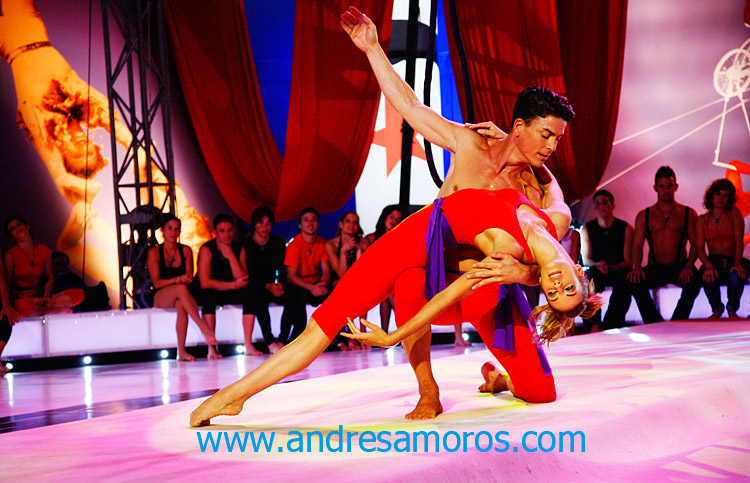 Almudena Cid y Roberto Garca en Circus por Andres Amoros